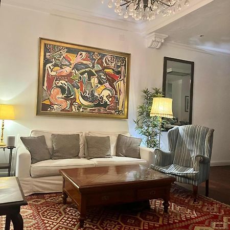 Small Stylish Room With Comfortable Queen-Size Bed In Very Large, Beautifully Decorated Shared Flat In The Historic Centre Of Màlaga Exteriér fotografie