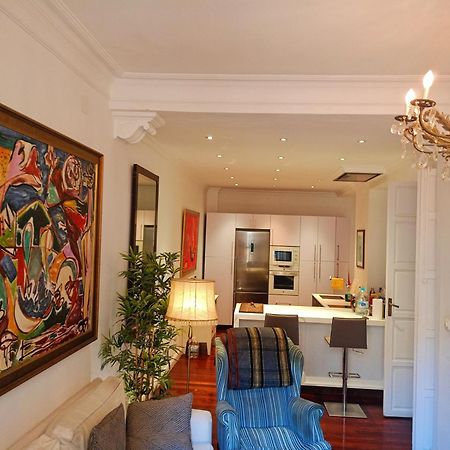 Small Stylish Room With Comfortable Queen-Size Bed In Very Large, Beautifully Decorated Shared Flat In The Historic Centre Of Màlaga Exteriér fotografie