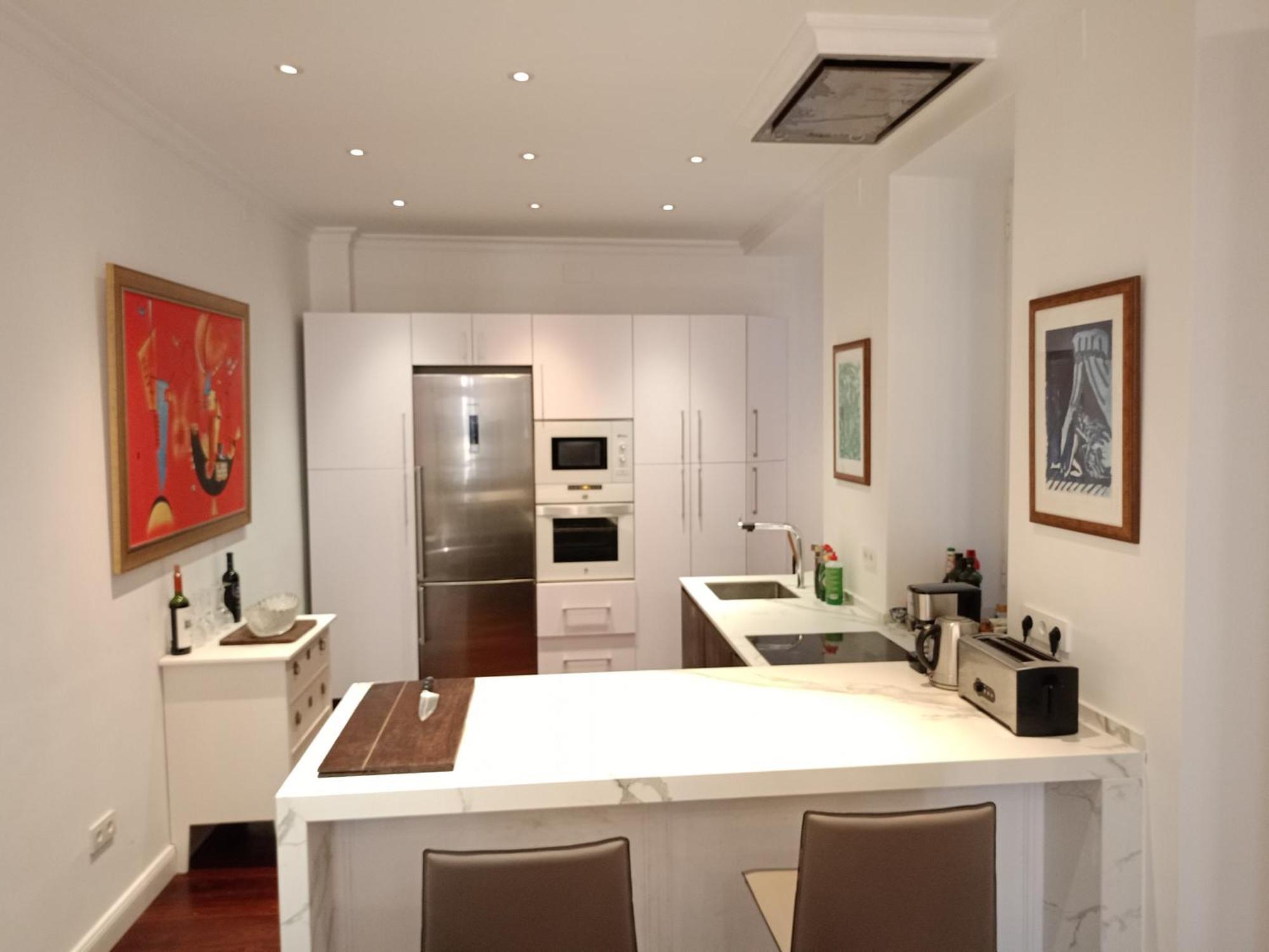 Small Stylish Room With Comfortable Queen-Size Bed In Very Large, Beautifully Decorated Shared Flat In The Historic Centre Of Màlaga Exteriér fotografie