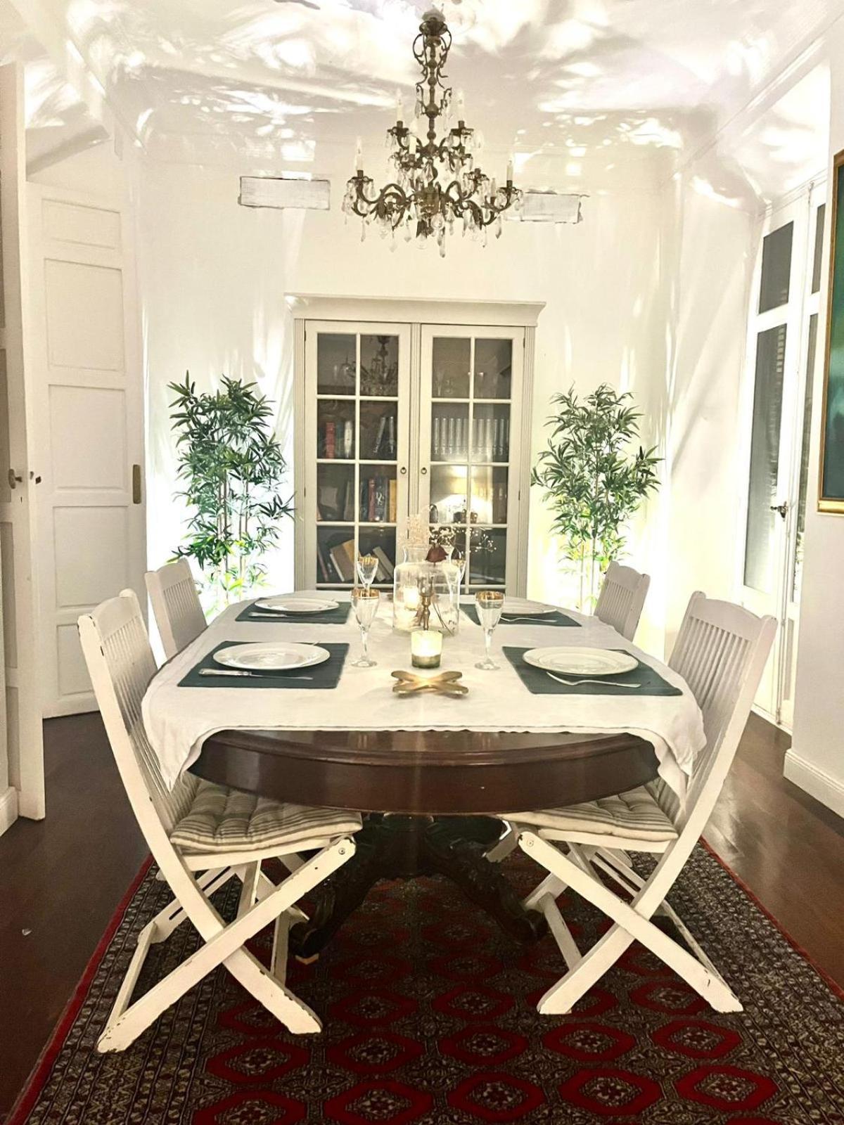 Small Stylish Room With Comfortable Queen-Size Bed In Very Large, Beautifully Decorated Shared Flat In The Historic Centre Of Màlaga Exteriér fotografie