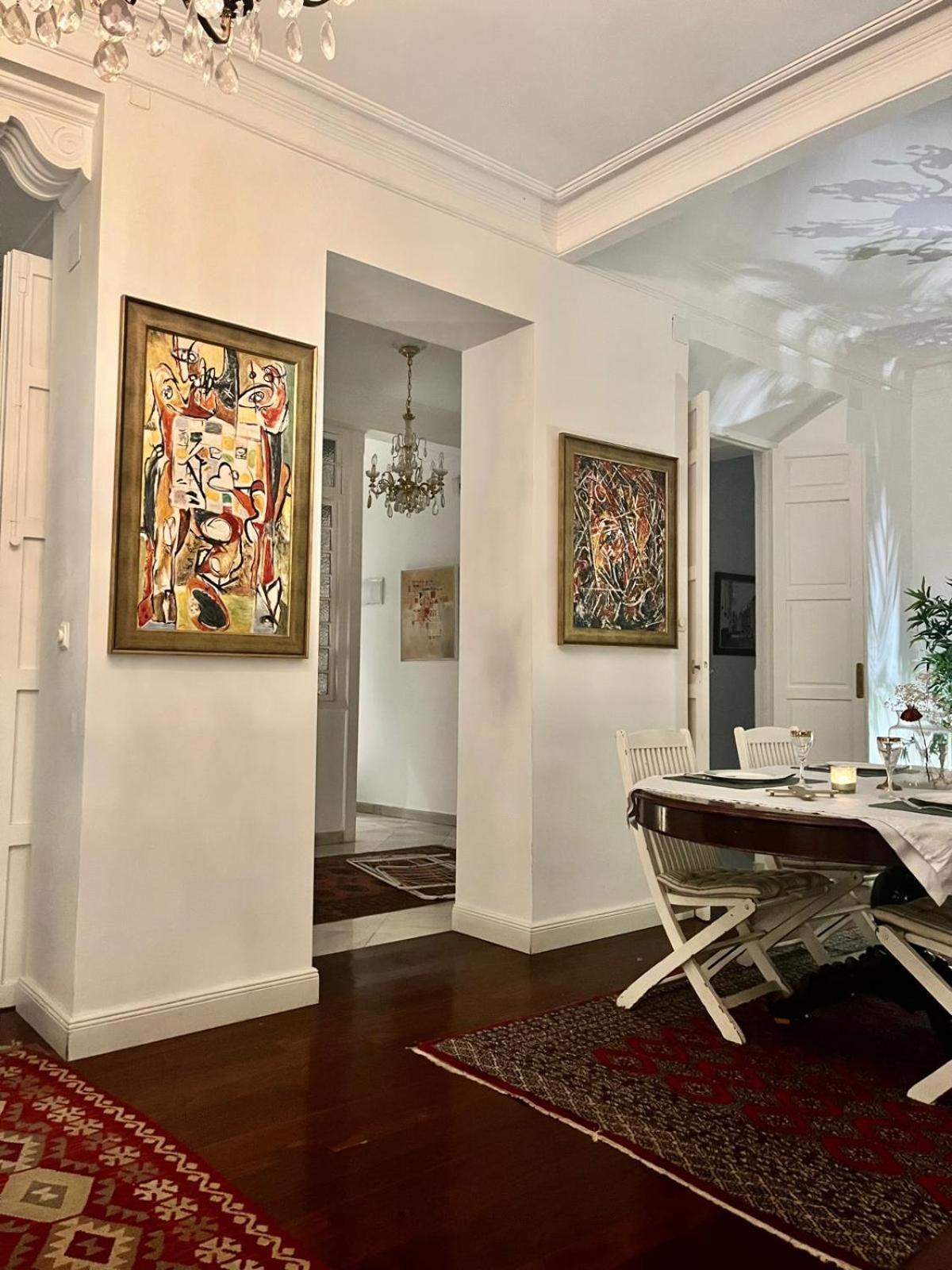 Small Stylish Room With Comfortable Queen-Size Bed In Very Large, Beautifully Decorated Shared Flat In The Historic Centre Of Màlaga Exteriér fotografie