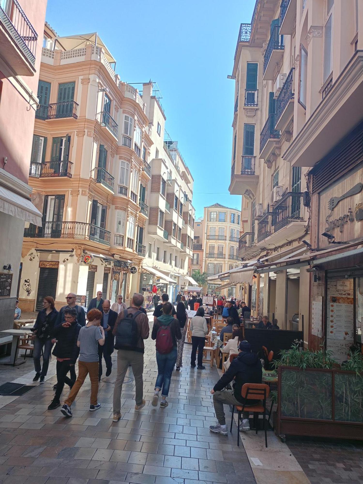 Small Stylish Room With Comfortable Queen-Size Bed In Very Large, Beautifully Decorated Shared Flat In The Historic Centre Of Màlaga Exteriér fotografie